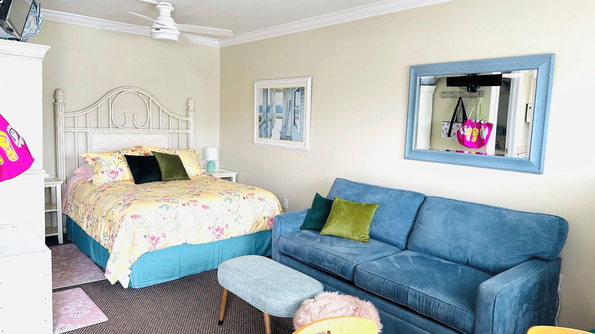 North End Condo | 6 min Walk to Beach-Boardwalk for Fall Enjoyment. Ocean is always here!