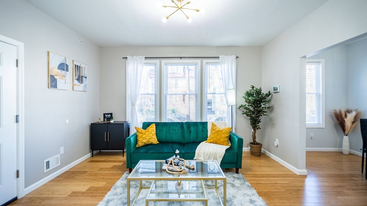 Weequahic Apartment | 6 Mins From EWR Airport Cozy 3 Bedroom Apartment