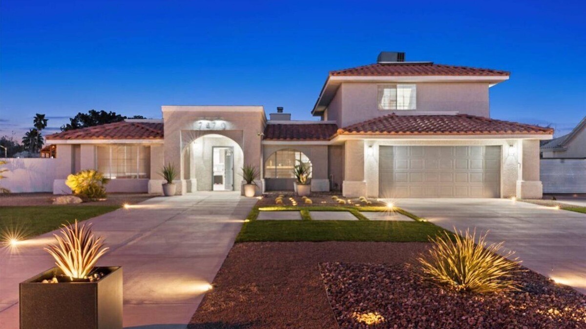 Enterprise House | 6 Mins from Strip/Airport! RVParking! Pool/Pickleball! FamiliesWelcomed!