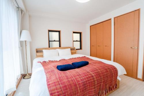 Sendagaya Apartment | 6 minutes walk from Yoyogi Station Close to Shinjuku 4-story detached house 110 square meters 3 bedrooms can accommodate up to 8 people Close to Shinjuku Takashimaya and Isetan