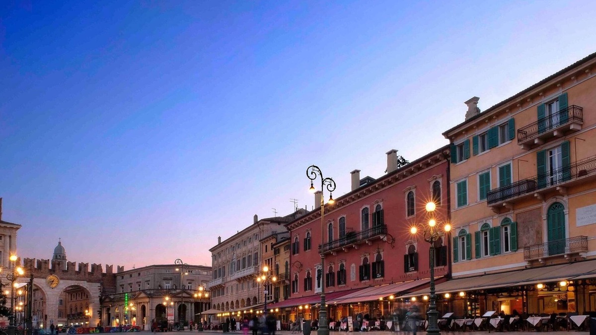 Verona City Centre Apartment | 6 people elegant apartment in the heart of Verona