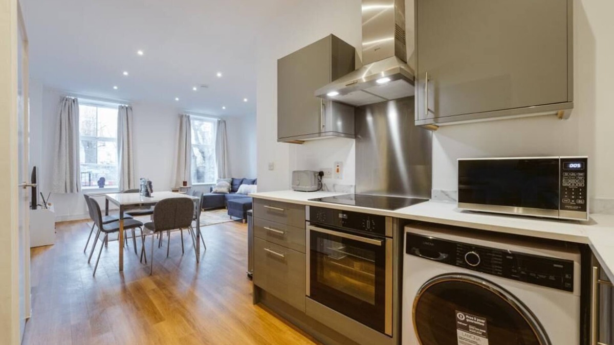 Golborne Apartment | 6 people within Portobello Bello Road Market W9