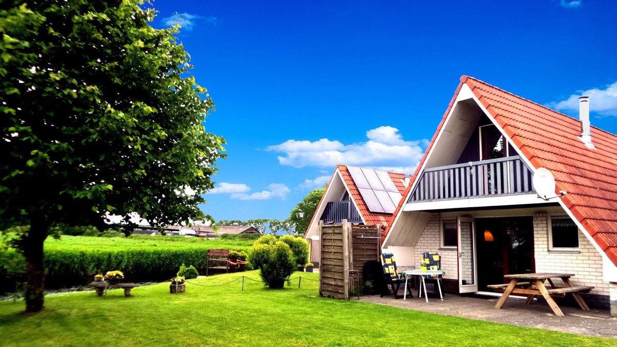 Anjum House | 6 pers holiday home Leonie with a large garden close to the Lauwersmeer