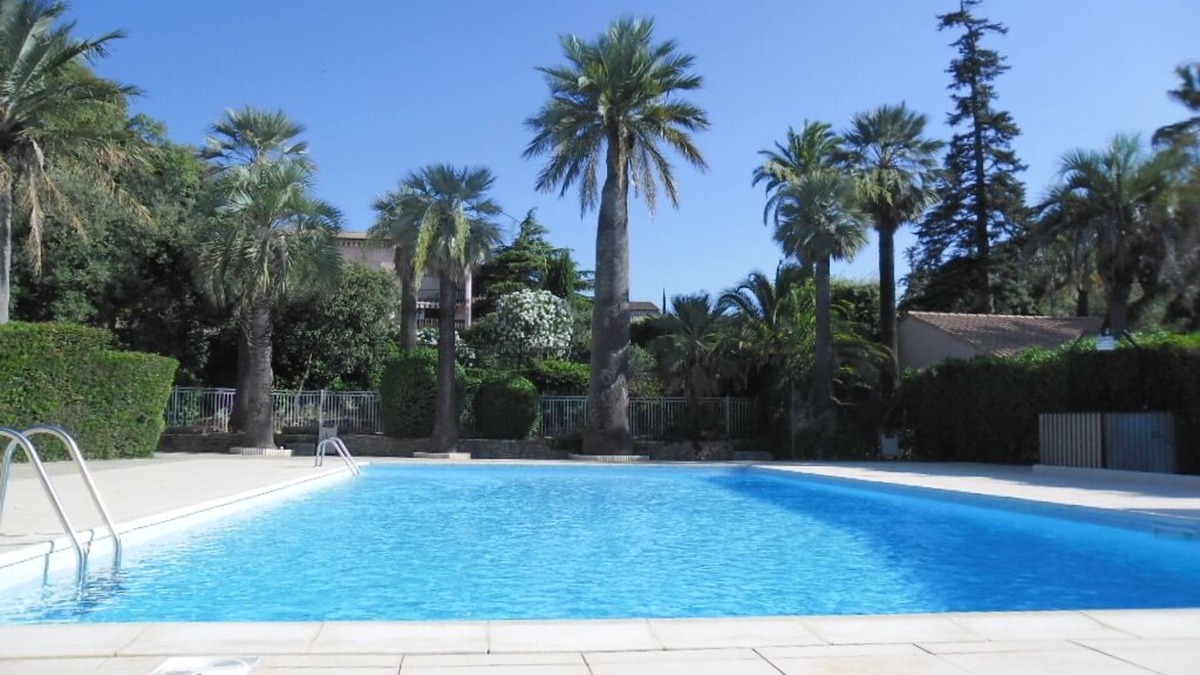 La Ciotat Apartment | 6-person apartment, sea view, terrace, swimming pool and boules pitch.