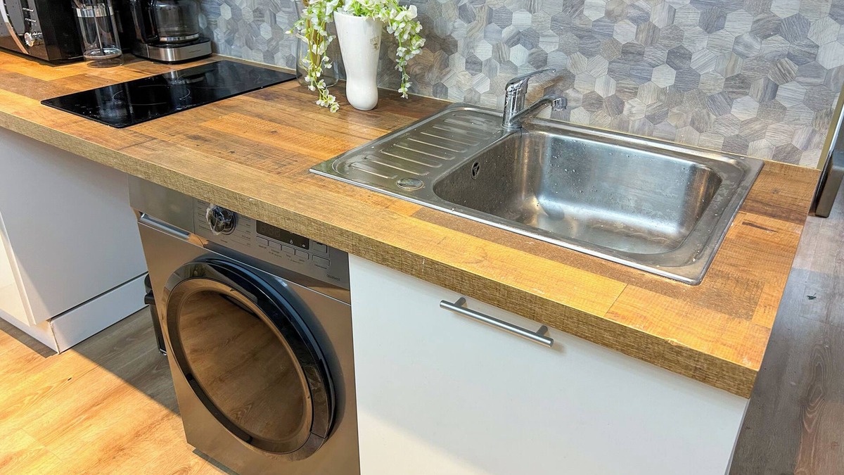 Corbeil-Essonnes Apartment | 6-person DRC apartment near Paris and Disneyland