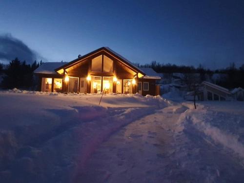 Lyngen House | 6 person holiday home in Svensby-By Traum