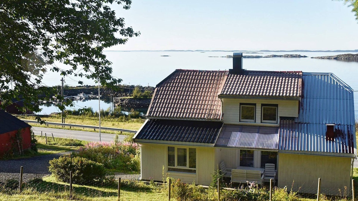 Midsund House | 6 person holiday home in MIDSUND