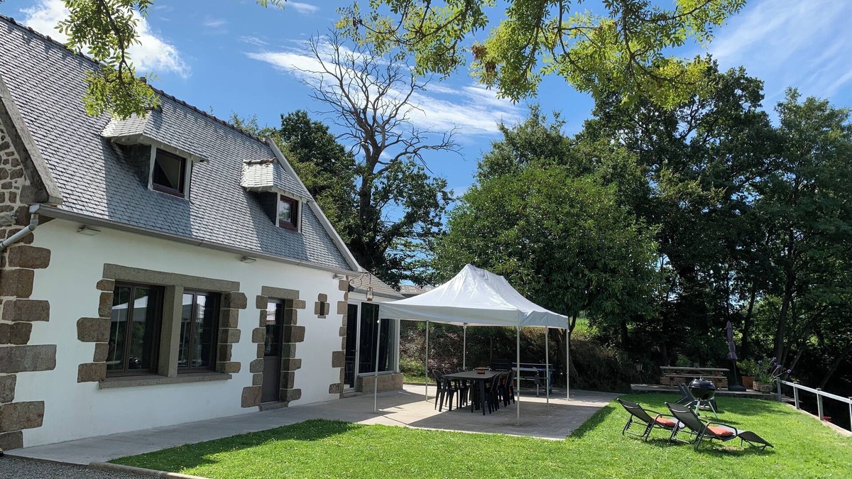 Epiniac House | 6-person house with lake between Mont St Michel, St Malo, Cancale, Rennes.