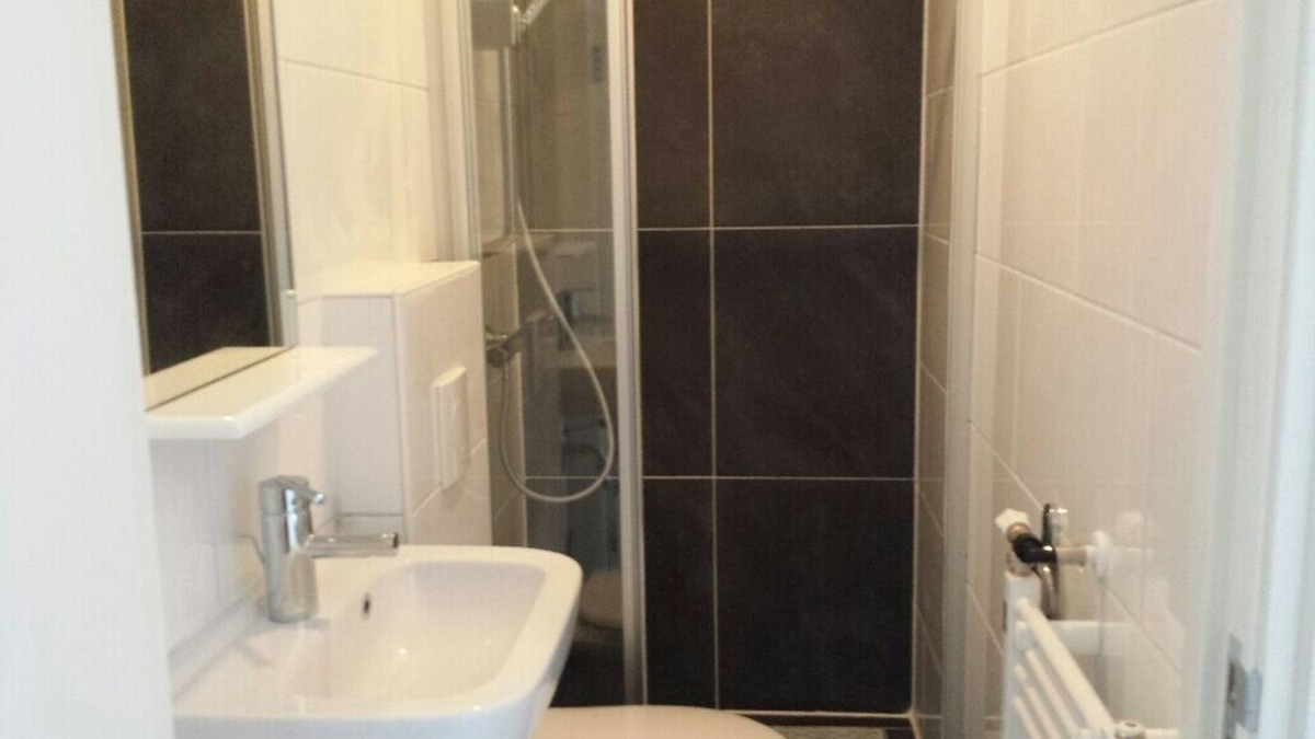 Utrecht Hotel | 6 persons family room 1 km from center