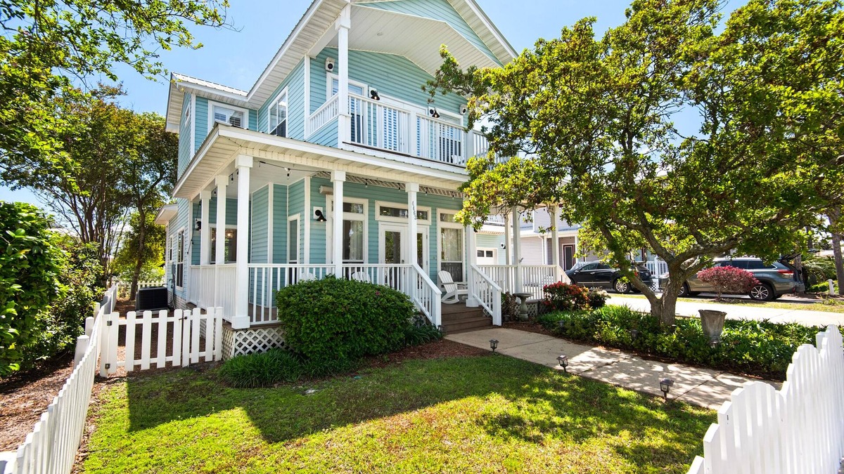 Clipper Cove House | ✨6-Seat Golf Cart-4 Blocks to Beach-Cozy Neighborhood-Two Friends from Colorado✨