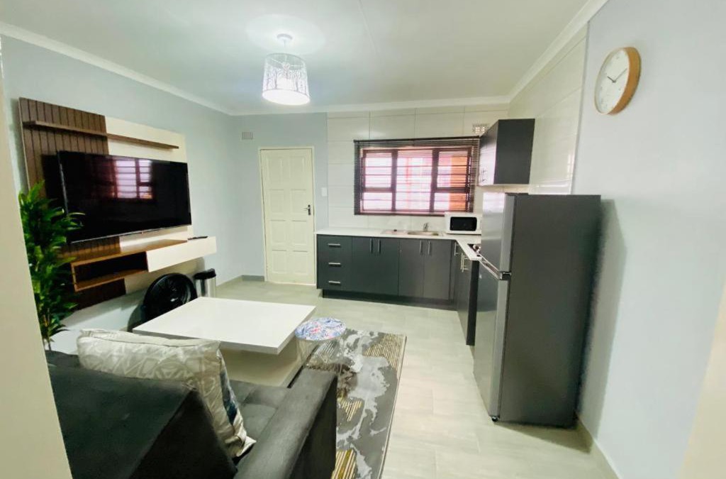 Bezuidenhout Valley Apartment | 6 the Curve Unit 4