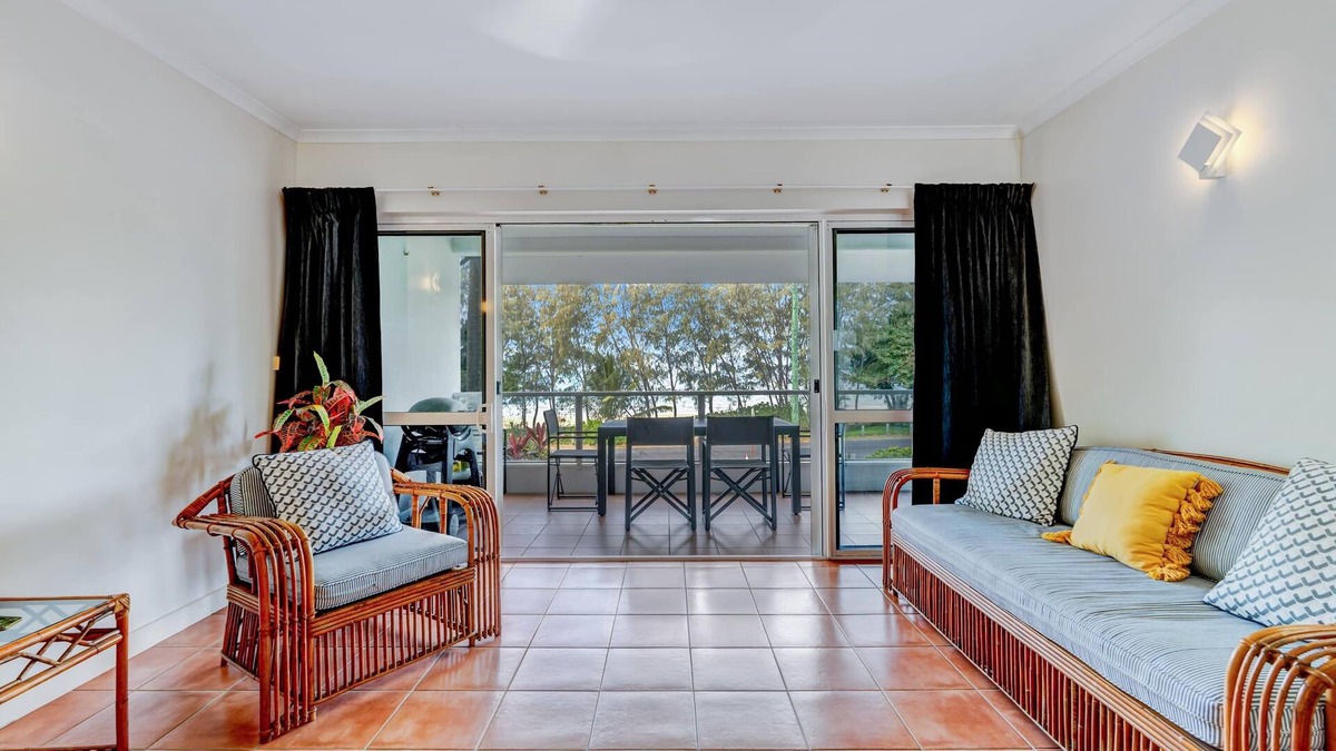 Wongaling Beach Apartment | 6 Ulysses -Spacious Beachfront Apartment