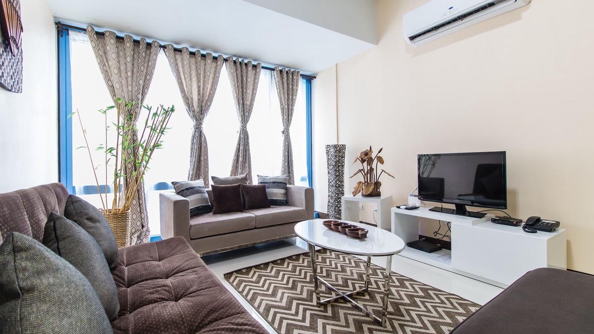 Salcedo Village Apartment | 60 Sqm 1 B/R @ Two Central (I)