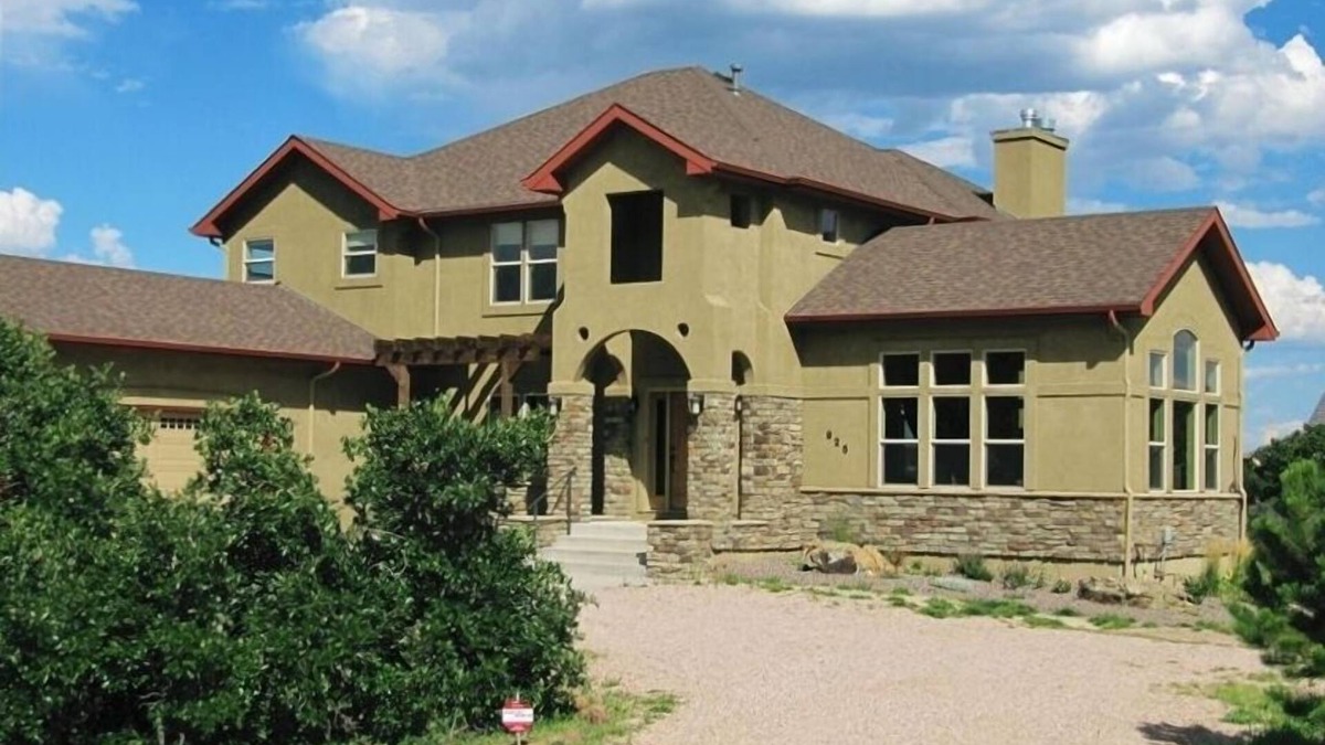 Monument House | 6000 sq ft Estate Home on 3 Acres near USAFA in the Rockies