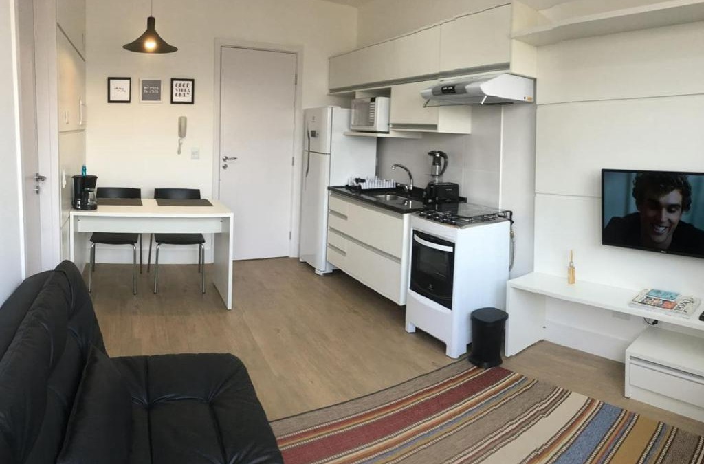 Reboucas Apartment | 609-Apartamento Encantador, com 1 vaga de GARAGEM, Todo Mobiliado e Decorado, Edificio com Academia, Lavanderia, Excelente localização no Rebouças, Proximo ao Batel e Centro