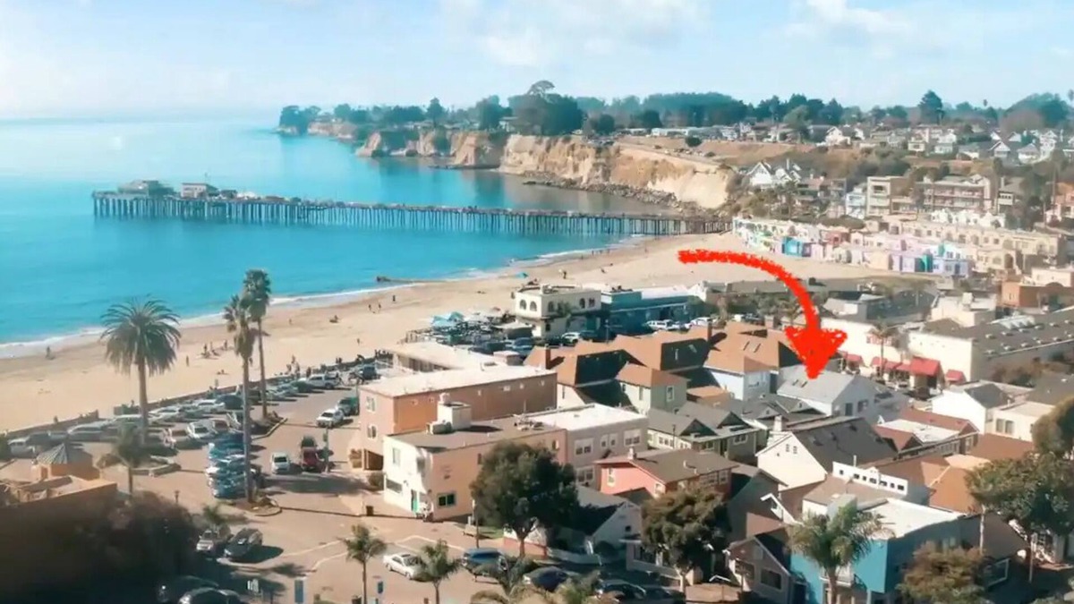 Capitola Cottage | 62 steps to the sand: Historic Capitola Village beach cottage, learn to surf!