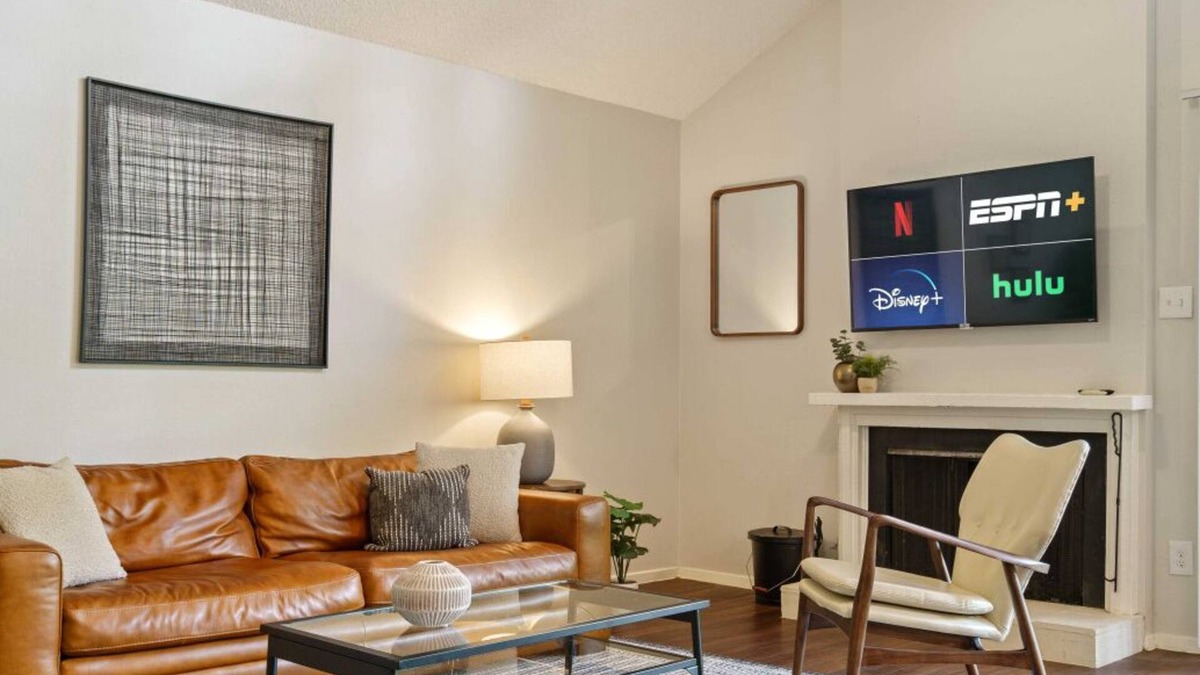 Highland Hills Apartment | 6201 Shadow Valley Dr #A