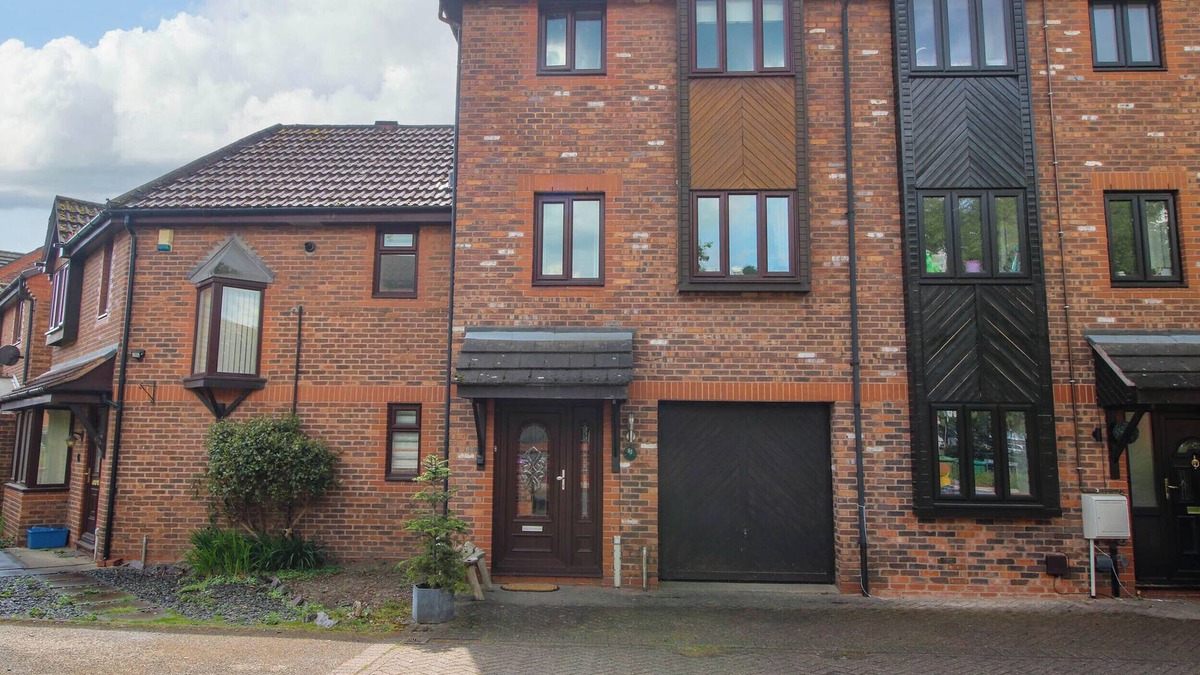 Bridgnorth House | 63 SEVERN STREET, with hot tub in Bridgnorth