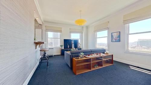 Tenderloin House | 631 O'farrell Steet #1516