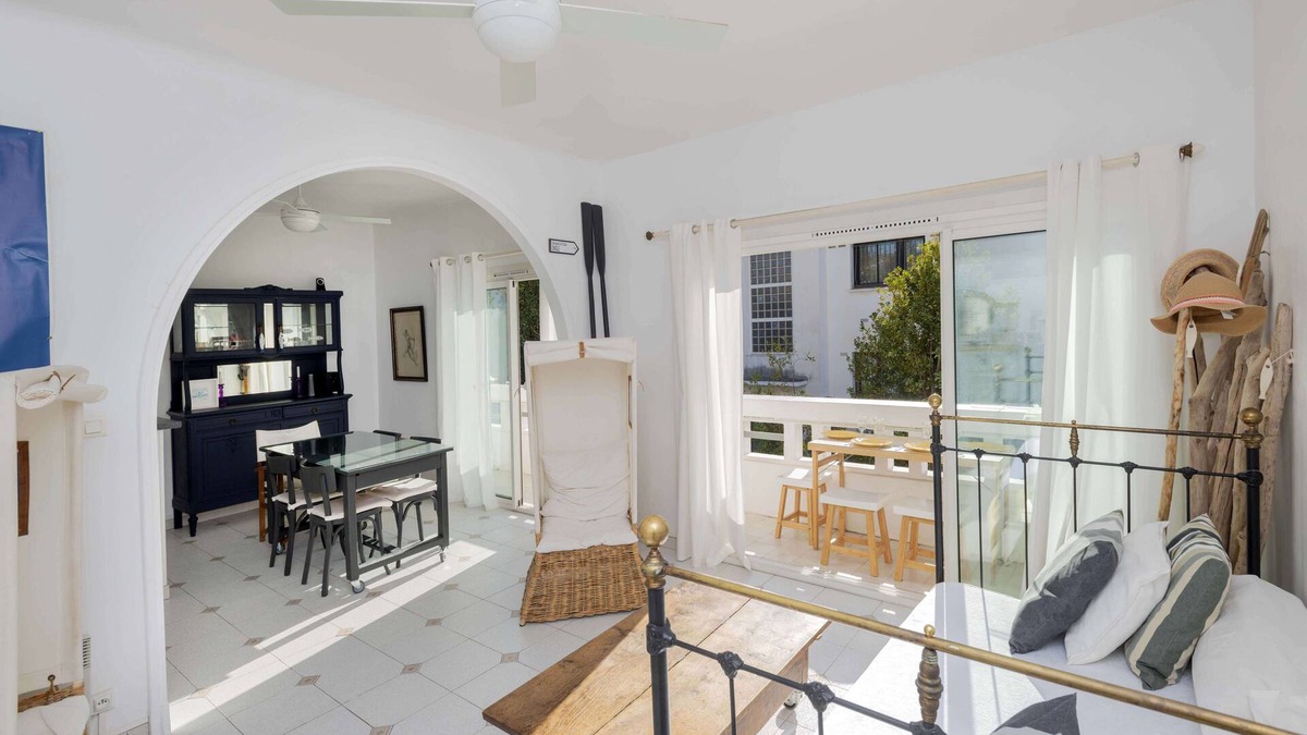 Saint-Cyr-sur-Mer Apartment | 65 m2, 200m from the beach, parking, 1 paddle and 1 surfboard available