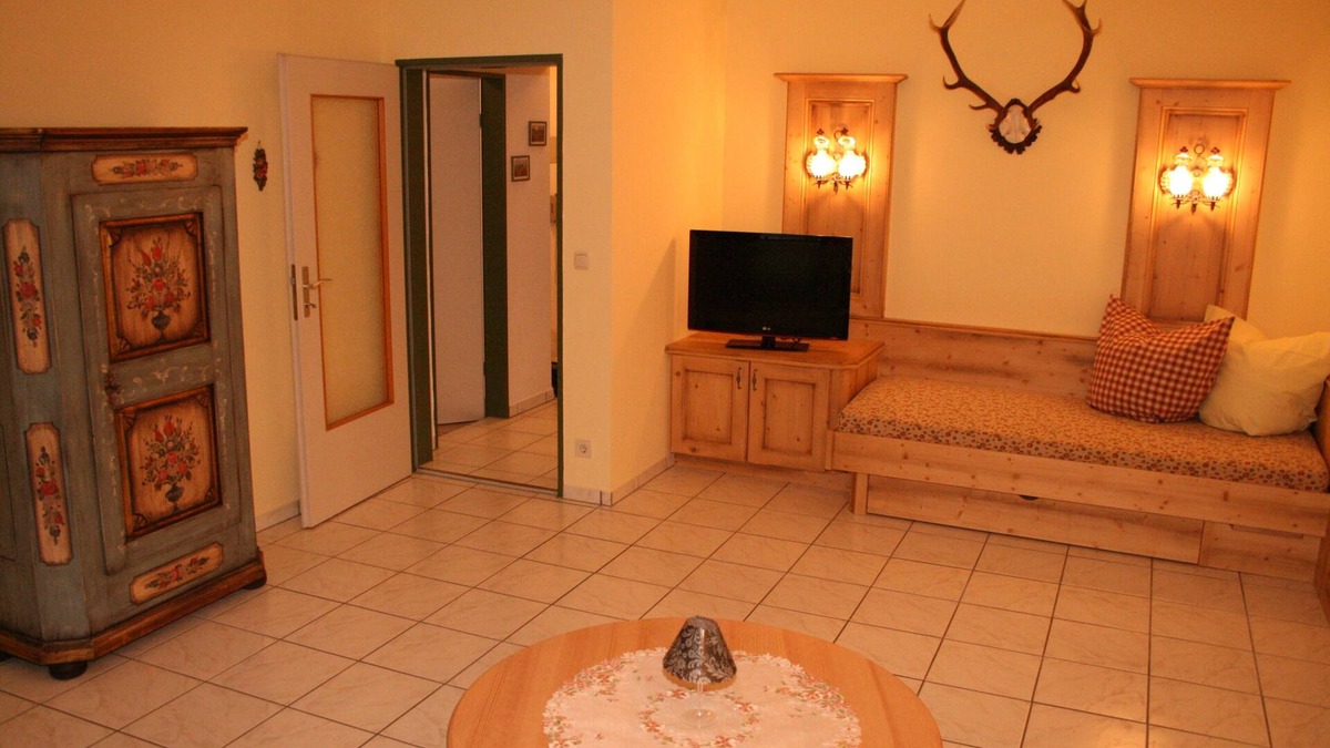 Mittenwald Apartment | 65 sqm newly renovated modern 4-star apartment in Bavarian style