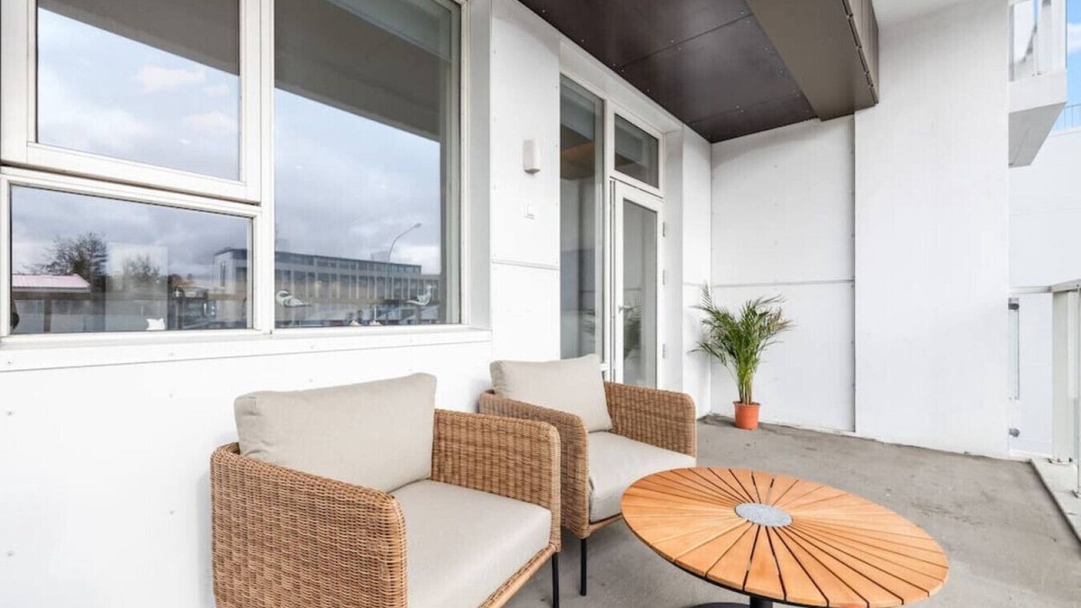 Haaleiti Apartment | 65" TV, Netflix, Free Parking, King Bed, Brand New
