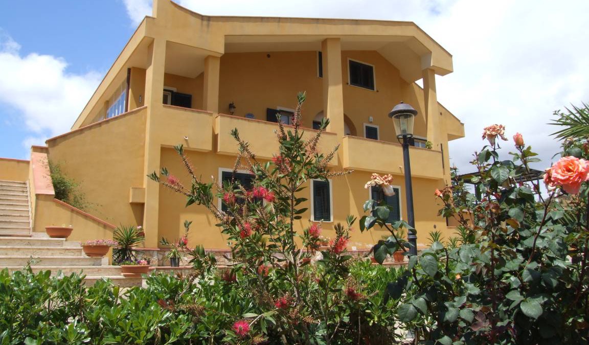 Caltanissetta Resort | 650 m² Private room ∙ 6 bedrooms ∙ 11 guests