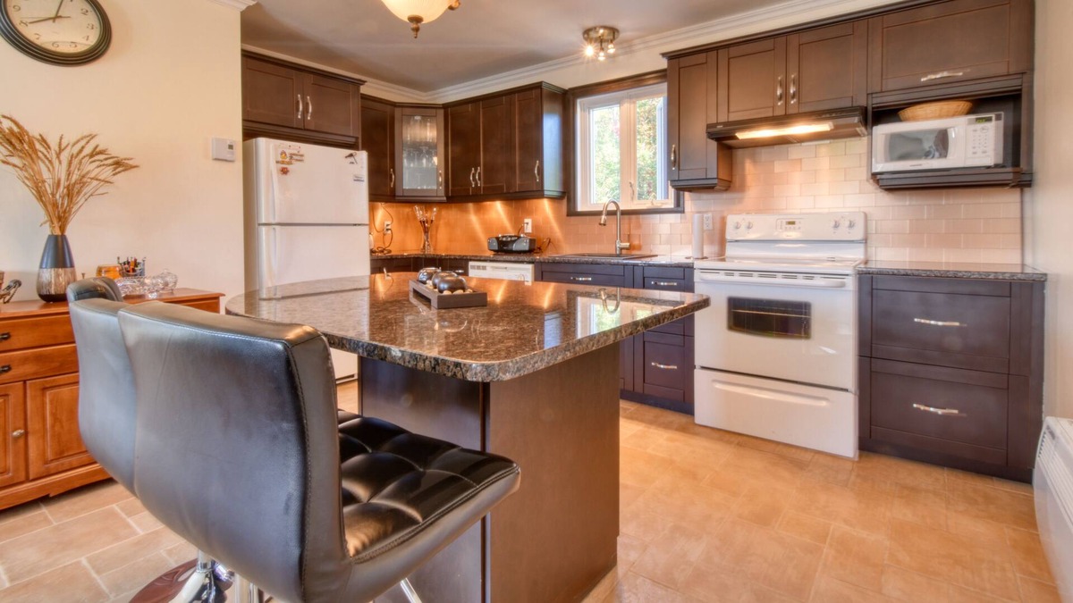 Notre-Dame-des-Laurentides House | #650 - Townhome in Charlesbourg with pool, BBQ, and parking