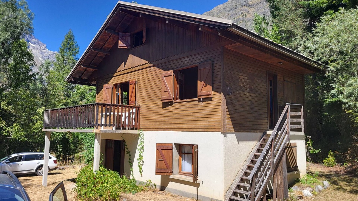 Vallouise-Pelvoux Ski Chalet | 65m2 DUPLEX APARTMENT IN CHALET FOR 6 PEOPLE