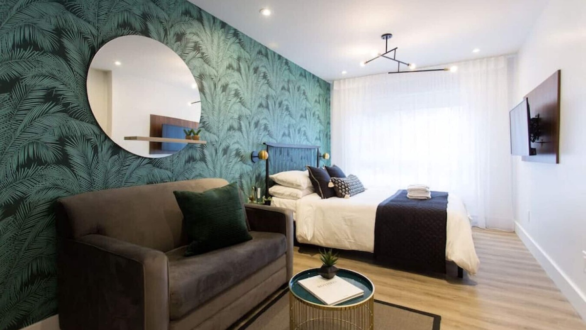 Little Italy Apartment | 6768 - 303 · Studio Palms Steps from Jean Talon Market Full Bath by Den Stays