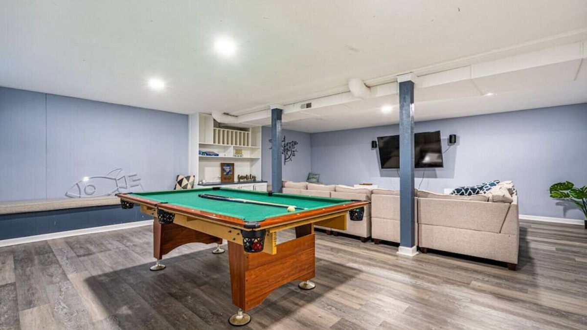 Huntsville House | 6807 Jones Valley · ֍The Strata֎ 4000 SQ Feet, 6 BR, Pool Table