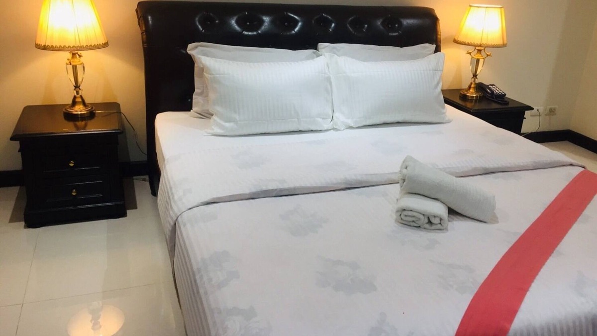 Ploenchit Apartment | 69 square meter one bedroom apartment brand new