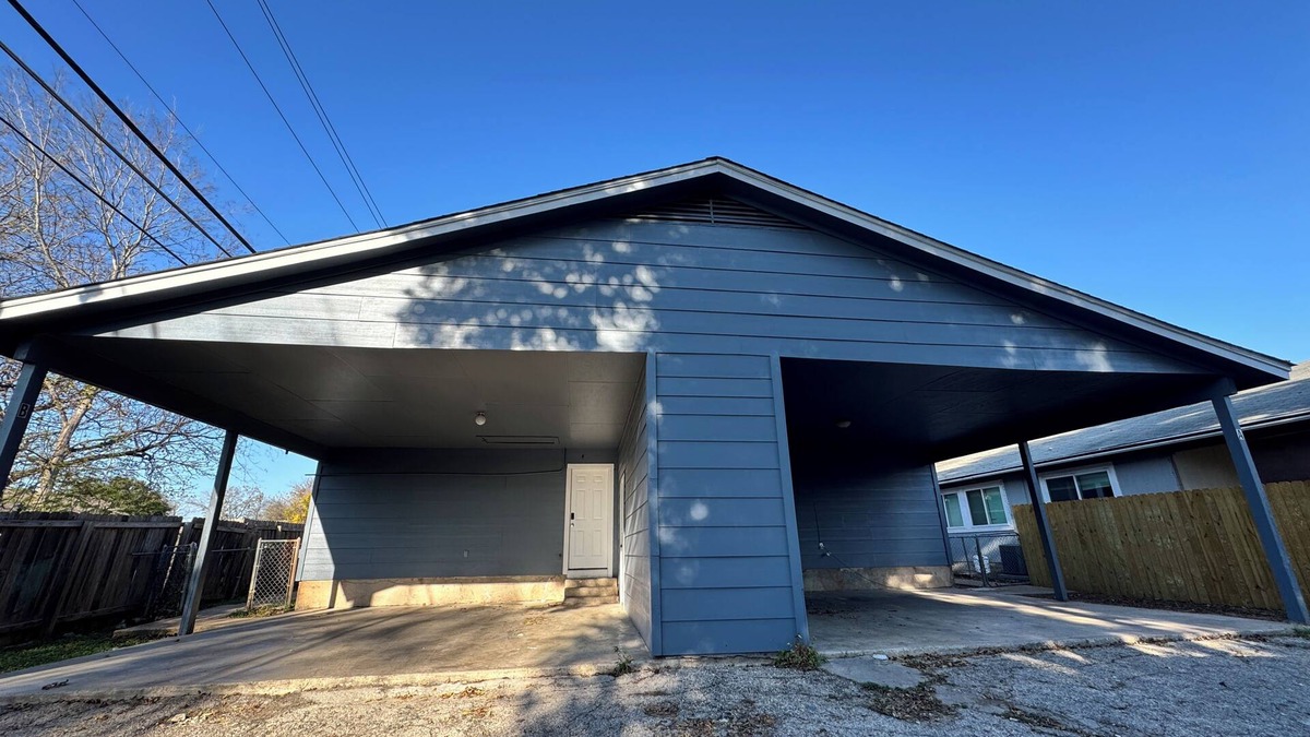 Franklin Park House | 6B4B Southeast Austin Duplex , Max 16ppl, Near SoCo, McKinney