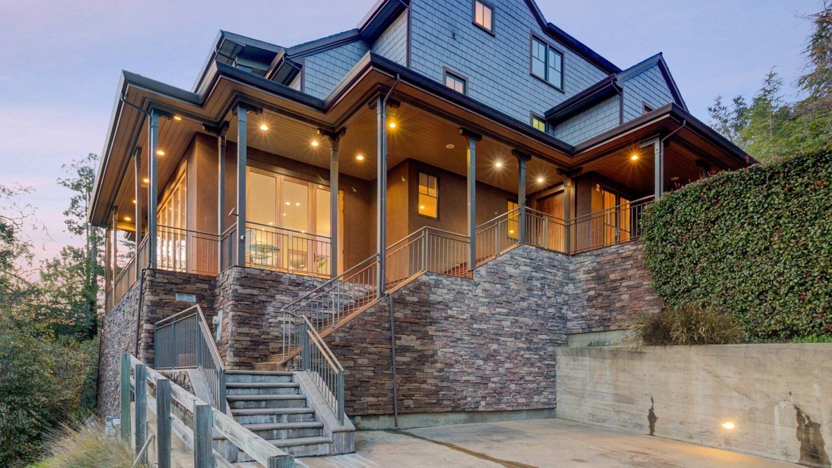 San Anselmo House | 6bd/3.5ba Marin Home w/Hot Tub + Billiards + BBQ