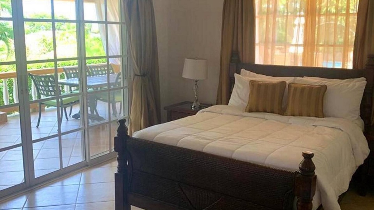 Urbanizacion Tavarez Villa | 6BD family-friendly complex near everything, private garden&pool, sports courts