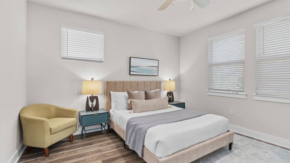North University House | 6BDRM Hyde Park home near guad