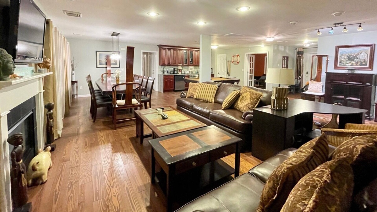 Sagamore House | 6bed/4bath one-level Cape Cod Villa, New Listing!