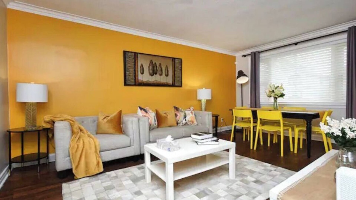 North York House | 6bedroom residential home-North York Subway access