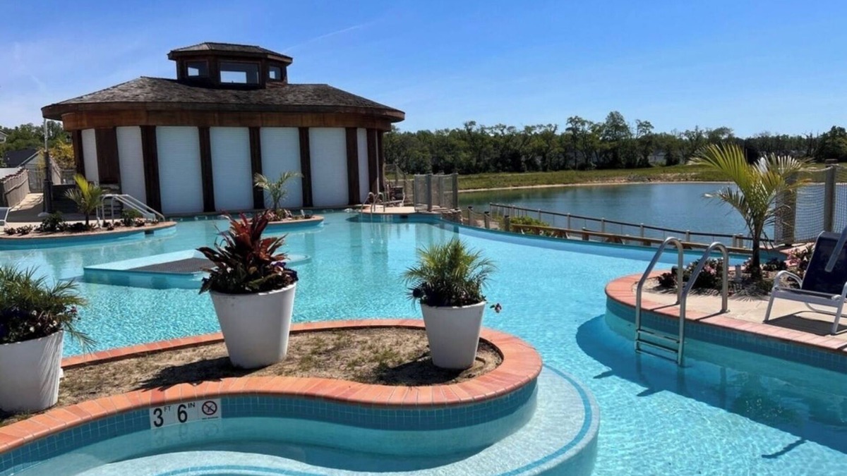 Lewes House | 6BR/4.5BA, Sleeps 14, Dog Friendly