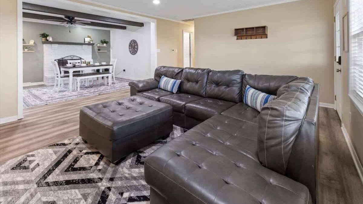 Westfield House | 6BR Family Home by Grand Park