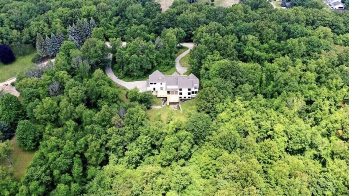 Milford Other | 6BR Modern Farmhouse Retreat | 5acres of Forest!