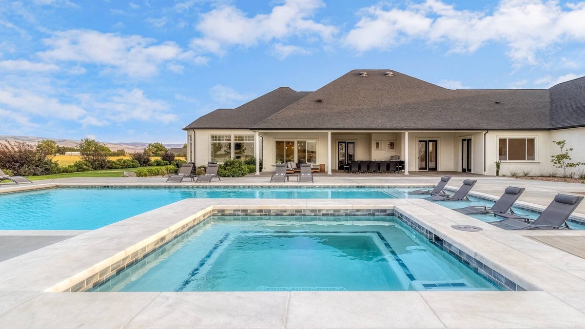 Walla Walla House | 6BR Walla Walla Estate: Pool, Jacuzzi, Theater