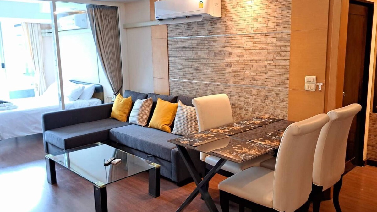 Khlong Toei Nuea Apartment | 6D - 3 Bedroom Downtown Apartment with shared Pool