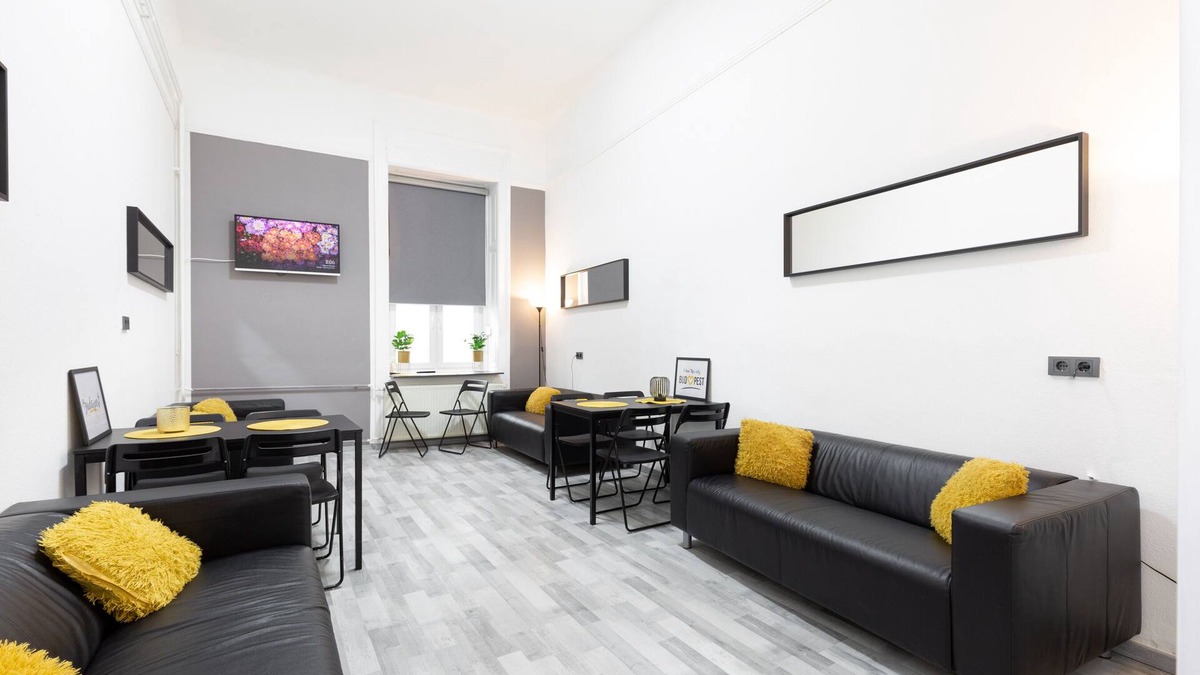 Terezvaros Apartment | ⭐6ROOM-14BED-4BATH ☕FREE-BEER & BREAKFAST ❤️AIRCO