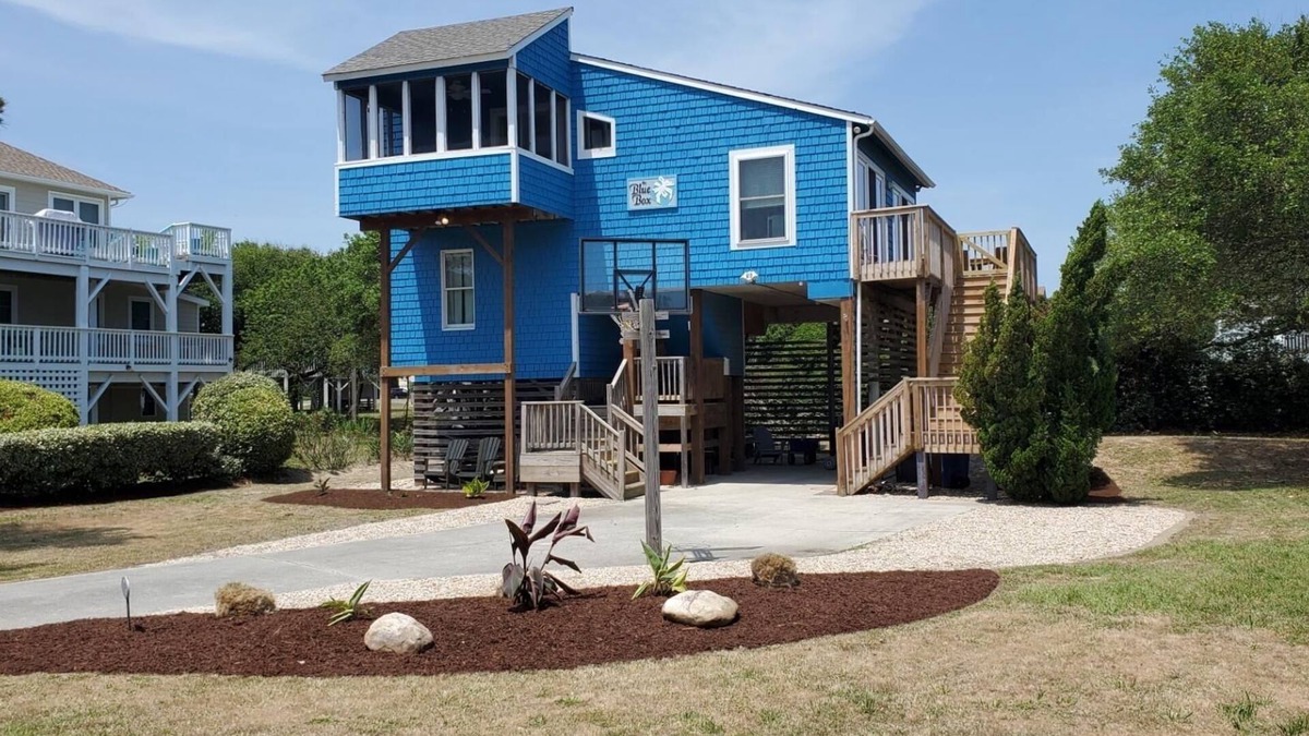 Duck House | 6th House From Private Beach Access! Steps to Duck Town! 3 Bed, 2 Bath.