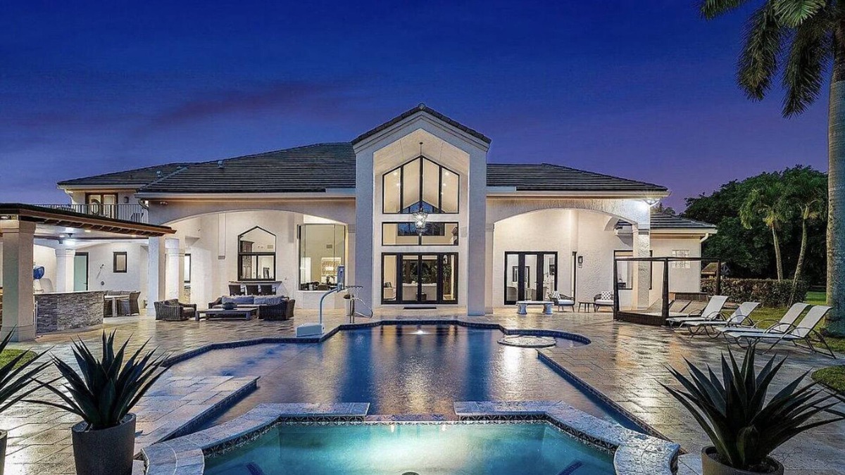 Survey Creek House | 7/9 Boca Estate Pool/Lake/Gym