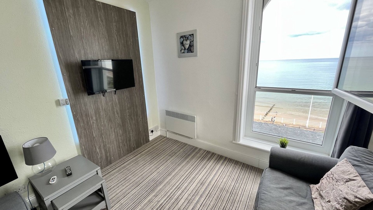 Bridlington Old Town Cottage | 7 BEACH VIEW @ BEACONSFIELD HOUSE in Bridlington