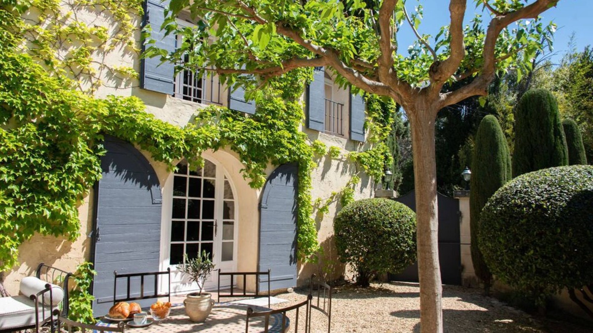 Mouries House | 7 Bed 18th C. Mas Perfect Location in Les Alpilles with AC