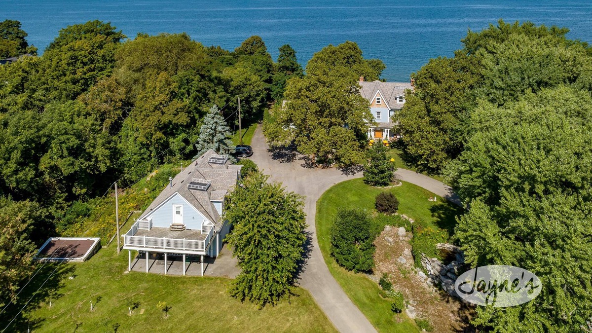 Louth Cottage | 7 bed 7 bath, Lakehouse on Lake Ontario! Pool, Hot tub, 5 acres!