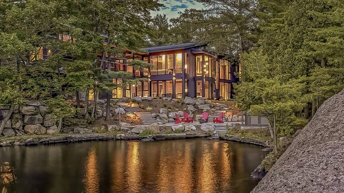 Torrance Cottage | 7 bed - 8 bath cottage with luxury and privacy on Lake Muskoka